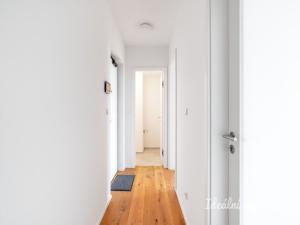 Pronájem bytu 2+kk, Praha - Hlubočepy, Kurandové, 44 m2