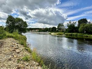 Prodej trvalého travního porostu, Týn nad Vltavou, Hněvkovice na pravém břehu Vlt., 1648 m2