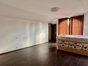 Prodej rodinného domu, Nová Role - Mezirolí, 310 m2