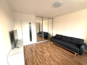 Pronájem bytu 1+kk, Praha - Strašnice, Zvěřinova, 33 m2