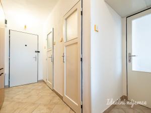 Pronájem bytu 2+kk, Praha - Michle, U plynárny, 38 m2