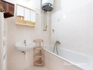 Pronájem bytu 2+1, Praha - Břevnov, Bělohorská, 53 m2