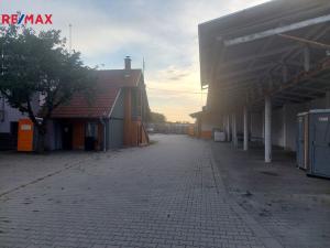 Pronájem skladu, Měnín, 1300 m2