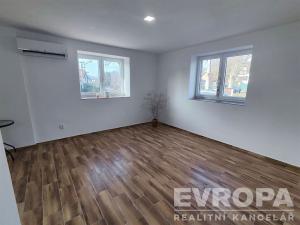 Prodej rodinného domu, Zásmuky - Nesměň, 70 m2