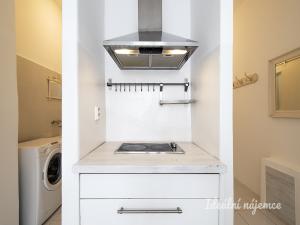 Pronájem bytu 1+kk, Praha - Holešovice, Jankovcova, 28 m2