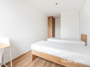 Pronájem bytu 2+kk, Praha, Na Větrníku, 54 m2