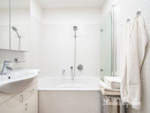 Pronájem bytu 2+kk, Praha - Vysočany, Podnádražní, 45 m2