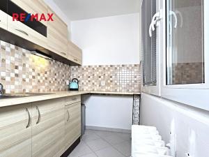 Pronájem bytu 1+kk, Praha - Prosek, Veltruská, 27 m2