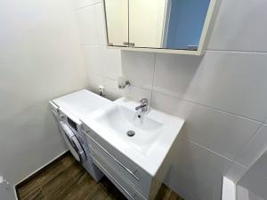 Pronájem bytu 2+1, Praha - Hloubětín, Zelenečská, 50 m2