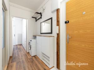 Pronájem bytu 3+1, Praha - Hlubočepy, Renoirova, 75 m2