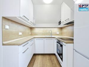 Pronájem bytu 2+kk, Plzeň, Pod Košutkou, 38 m2