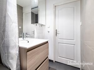 Pronájem bytu 2+kk, Praha - Záběhlice, Choceradská, 44 m2