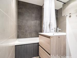 Pronájem bytu 2+kk, Praha - Záběhlice, Choceradská, 44 m2