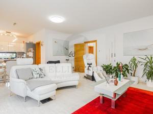 Prodej rodinného domu, Ohrobec, V zahrádkách, 226 m2