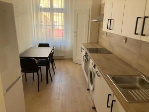 Prodej bytu 2+kk, Mariánské Lázně, Hlavní třída, 44 m2