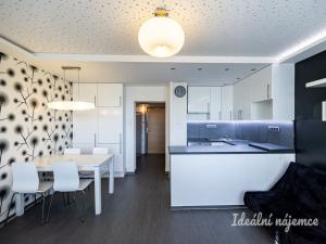 Pronájem bytu 2+kk, Praha - Černý Most, Kpt. Stránského, 43 m2
