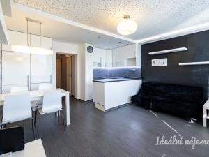 Pronájem bytu 2+kk, Praha - Černý Most, Kpt. Stránského, 43 m2