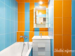 Pronájem bytu 2+kk, Praha - Černý Most, Kpt. Stránského, 43 m2