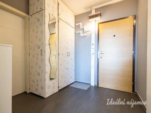 Pronájem bytu 2+kk, Praha - Černý Most, Kpt. Stránského, 43 m2