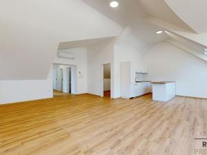 Prodej bytu 2+kk, Třebíč - Vnitřní Město, Karlovo nám., 116 m2