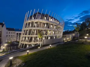 Pronájem kanceláře, Praha - Smíchov, Holečkova, 345 m2