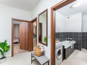 Pronájem bytu 2+kk, Praha - Střížkov, Makedonská, 54 m2