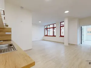 Prodej bytu 2+kk, Třebíč - Vnitřní Město, Karlovo nám., 80 m2