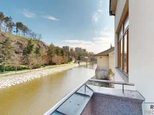 Prodej bytu 4+kk, Třebíč - Vnitřní Město, Karlovo nám., 119 m2