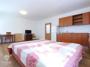 Pronájem bytu 1+kk, Praha - Prosek, Mimoňská, 46 m2