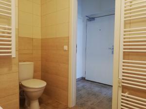 Pronájem bytu 1+1, Praha - Smíchov, Podbělohorská, 34 m2