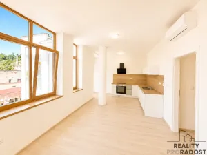 Prodej bytu 2+kk, Třebíč - Vnitřní Město, Karlovo nám., 80 m2