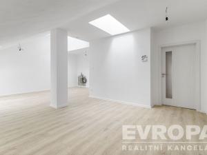 Prodej bytu 2+kk, Žirovnice, Havlíčkovo náměstí, 66 m2