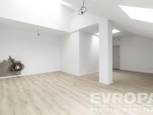 Prodej bytu 2+kk, Žirovnice, Havlíčkovo náměstí, 66 m2