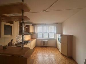 Pronájem bytu 2+1, Karlovy Vary, Plešivecká, 55 m2