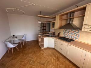 Pronájem bytu 2+1, Karlovy Vary, Plešivecká, 57 m2