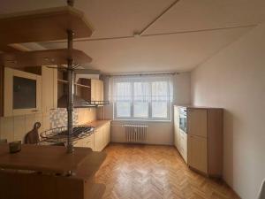 Pronájem bytu 2+1, Karlovy Vary, Plešivecká, 57 m2