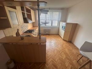 Pronájem bytu 2+1, Karlovy Vary, Plešivecká, 57 m2