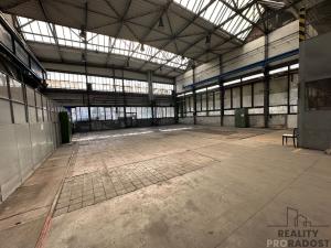 Pronájem skladu, Adamov, 3000 m2