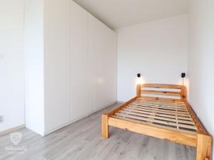 Pronájem bytu 1+kk, Praha - Hloubětín, Šestajovická, 30 m2