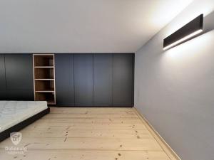 Pronájem bytu 1+kk, Praha - Holešovice, Tusarova, 28 m2