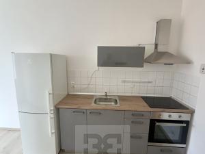 Pronájem bytu 2+kk, Praha - Vysočany, Podnádražní, 43 m2