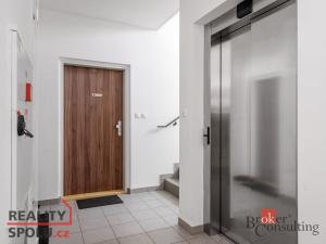 Pronájem bytu 1+kk, Praha - Modřany, Soukalova, 39 m2