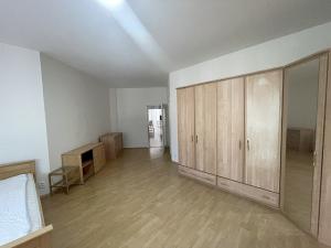 Pronájem bytu 4+1, Praha - Veleslavín, Křenova, 180 m2