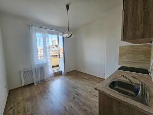 Pronájem bytu 2+kk, Praha - Nusle, Kloboučnická, 35 m2