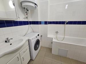 Pronájem bytu 2+kk, Praha - Nusle, Kloboučnická, 35 m2