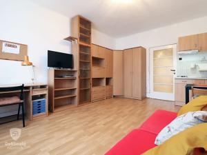 Pronájem bytu 1+kk, Praha - Vysočany, Kolbenova, 26 m2