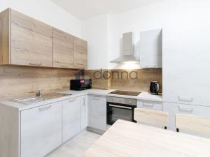 Pronájem bytu 2+kk, Praha - Malá Chuchle, Strakonická, 39 m2