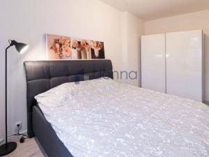 Pronájem bytu 2+kk, Praha - Malá Chuchle, Strakonická, 39 m2