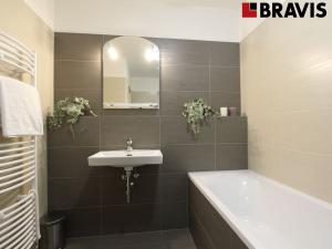 Pronájem bytu 2+kk, Brno, Mezírka, 79 m2