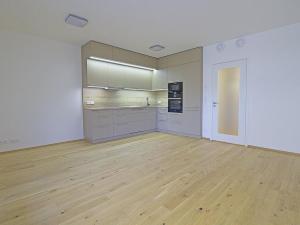 Pronájem bytu 2+kk, Praha - Smíchov, Podbělohorská, 58 m2